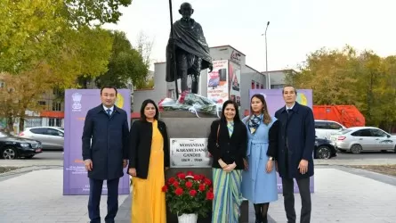 Астанада Махатма Гандиге ескерткіш қойылды