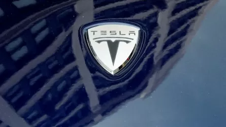 Автомобили Tesla могут получить автопилот к концу этого года