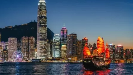 Власти Гонконга намерены бесплатно раздать 500 тысяч авиабилетов туристам