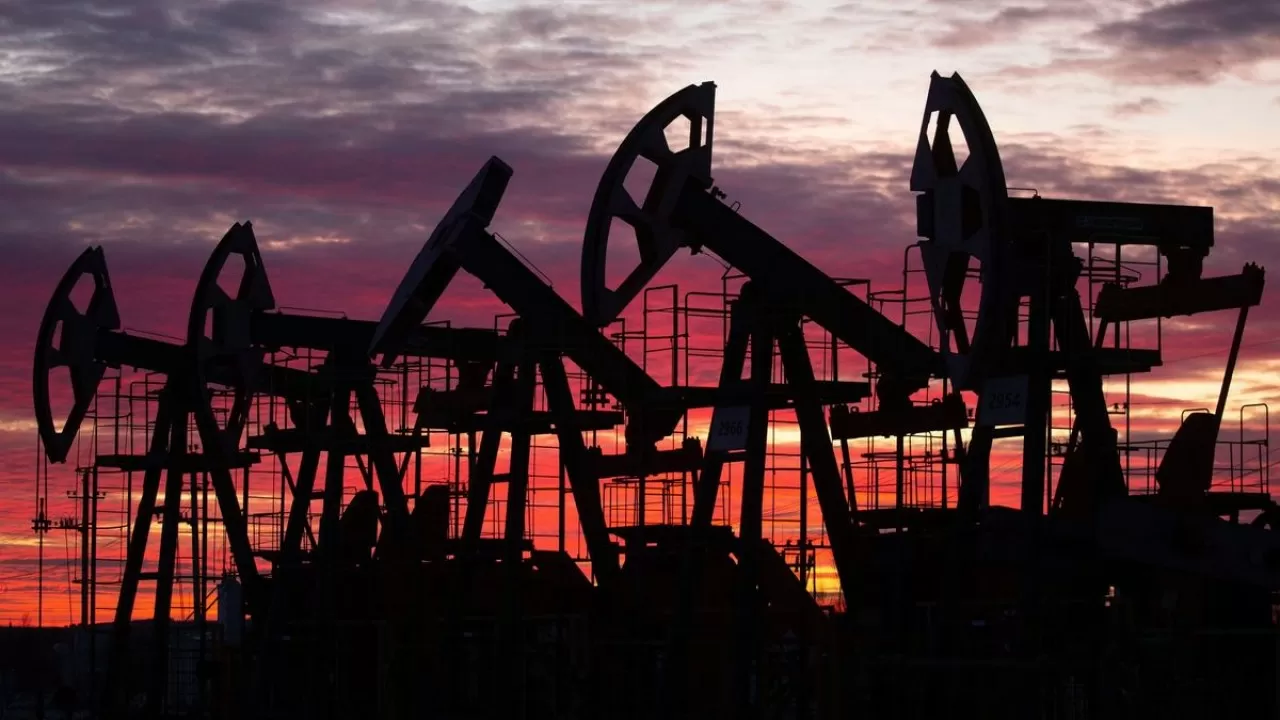Иран сократил экспорт нефти в Азию из-за подешевевшего российского сырья