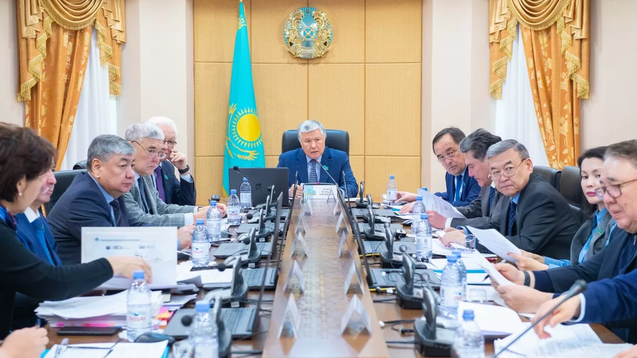 Сенатта жер қойнауын пайдалануды бақылау жөніндегі заң жобасы қаралды