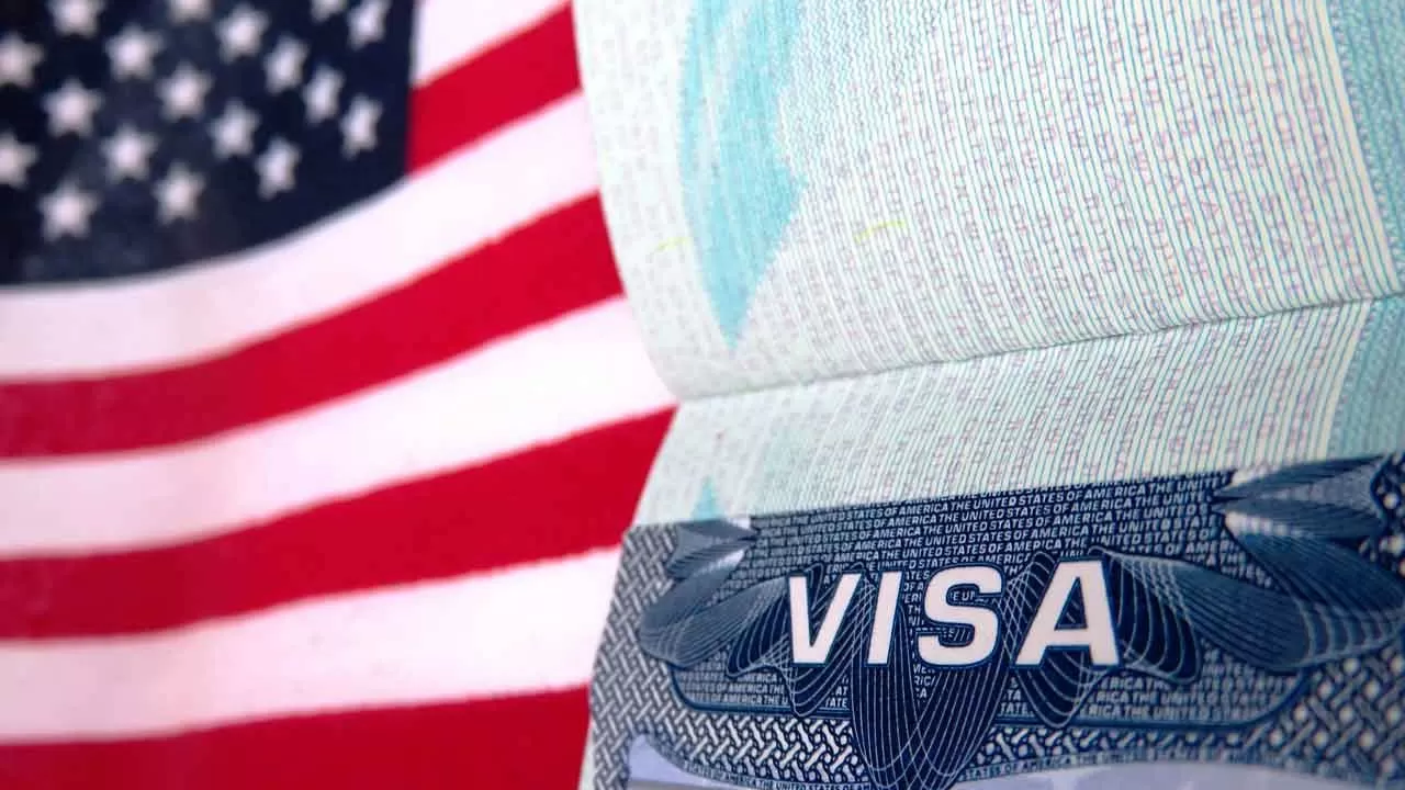 Казахстанцам могут упростить получение виз в США