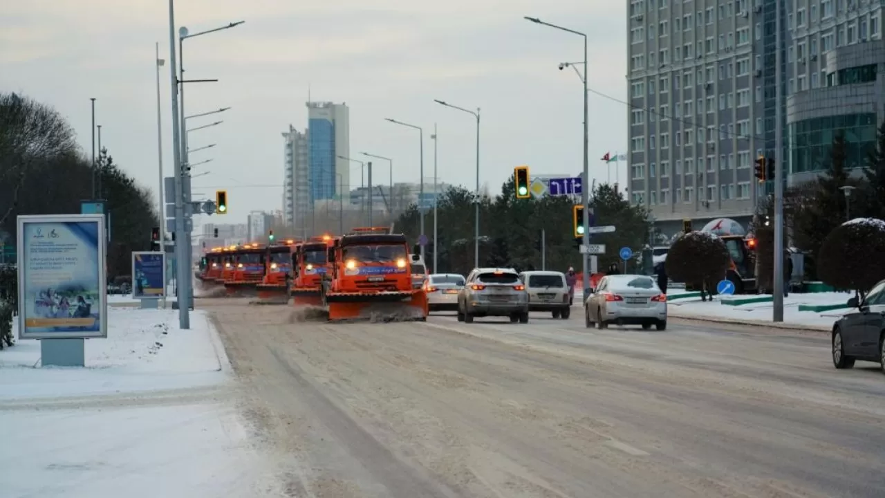 7 тысяч кубометров снега за ночь вывезли из Астаны