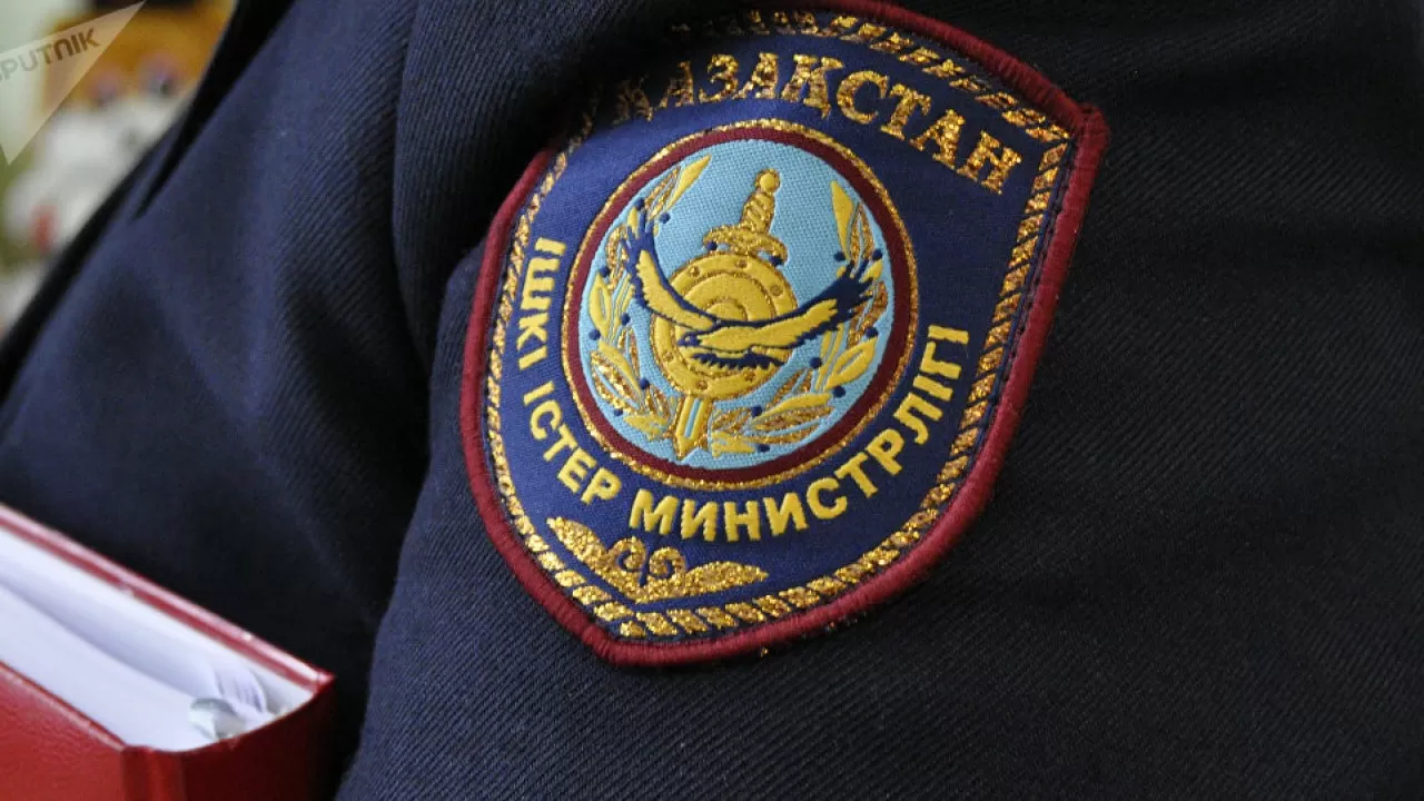 РФ азаматы ақтөбелік полиция қызметкеріне пара бермек болды
