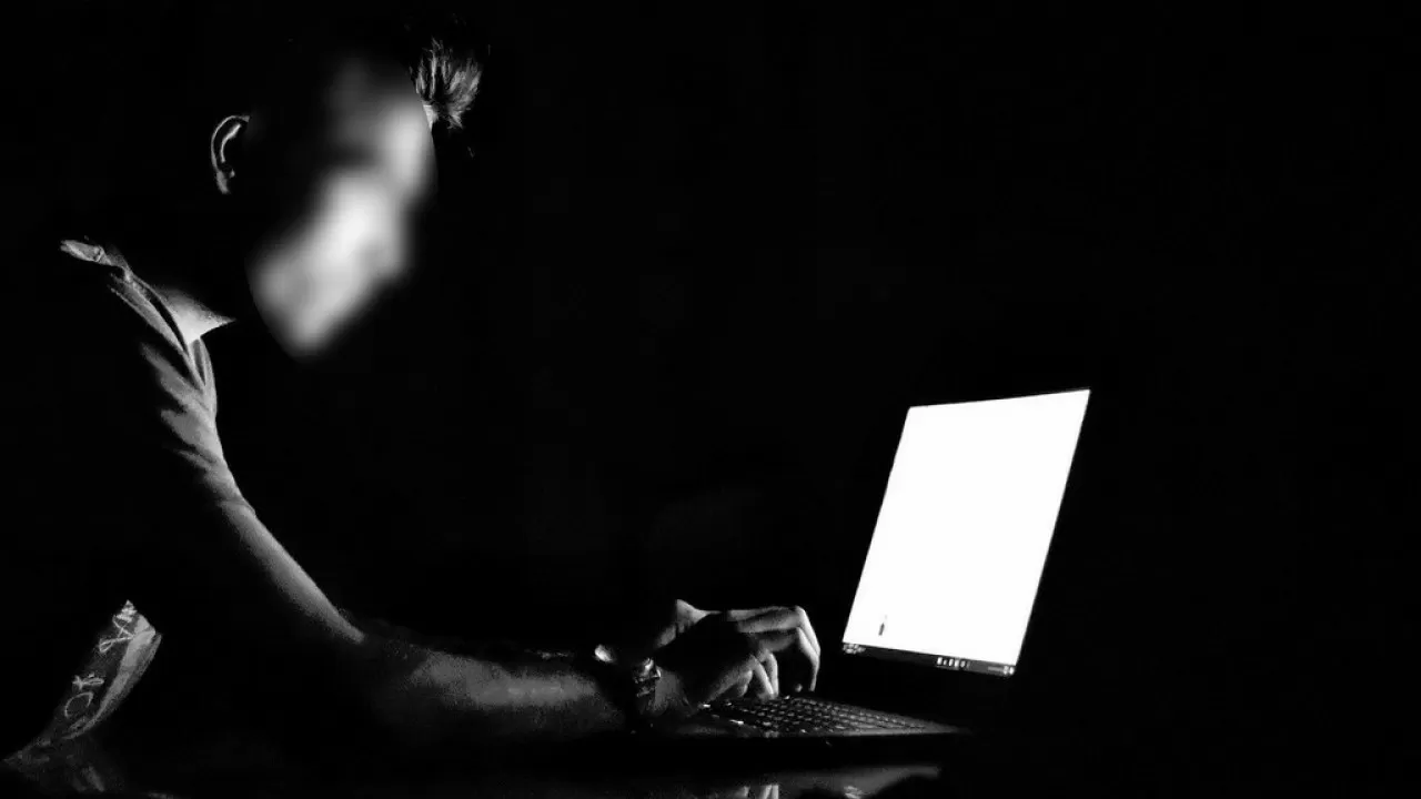 100 млн тенге на казахстанцах заработал мошенник