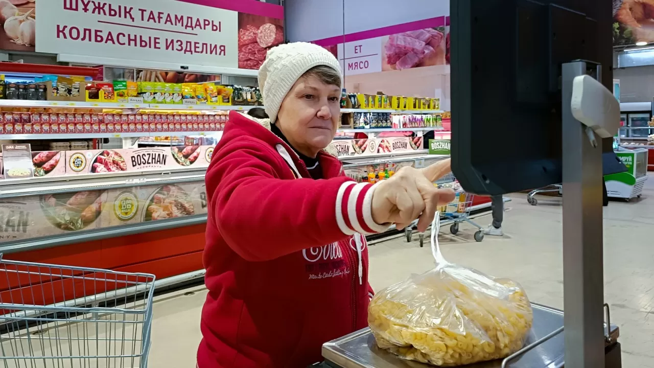 Стоимость корзины социальных продуктов в Алматы немного снизилась