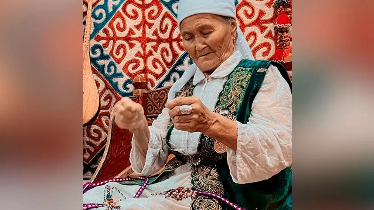 85 жастағы маңғыстаулық шебер ұлттық құндылықты ұлықтап жүр