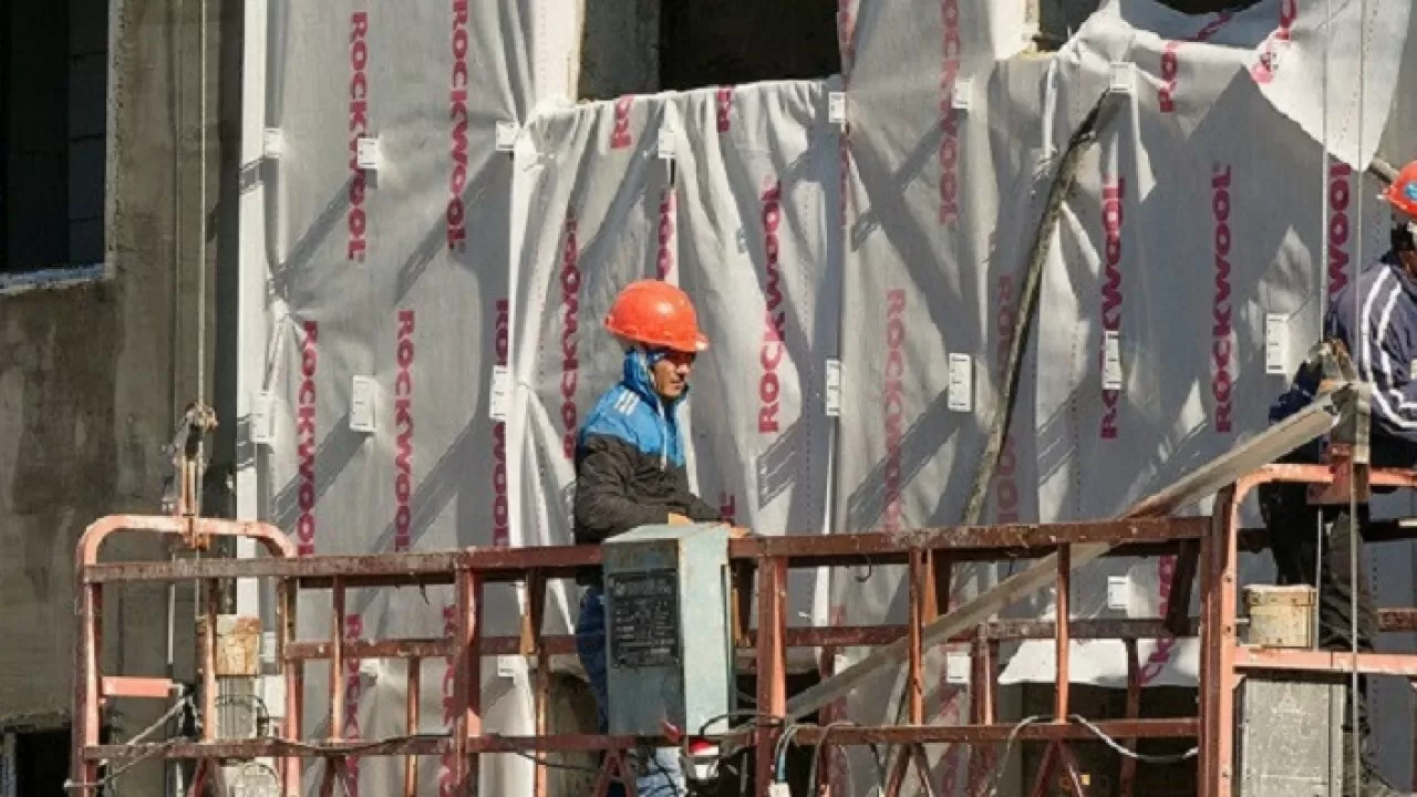 Сколько иностранцев работают в Казахстане 