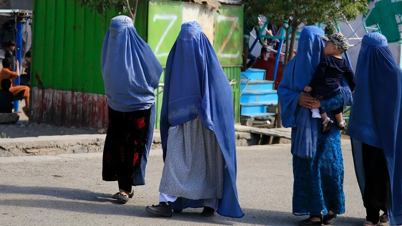 В Афганистане запретили женщинам ходить в спортзалы и парки