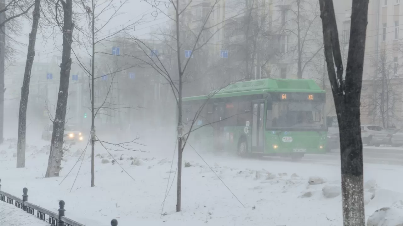 В пригороде Астаны автобусы максимально снизили скорость движения  