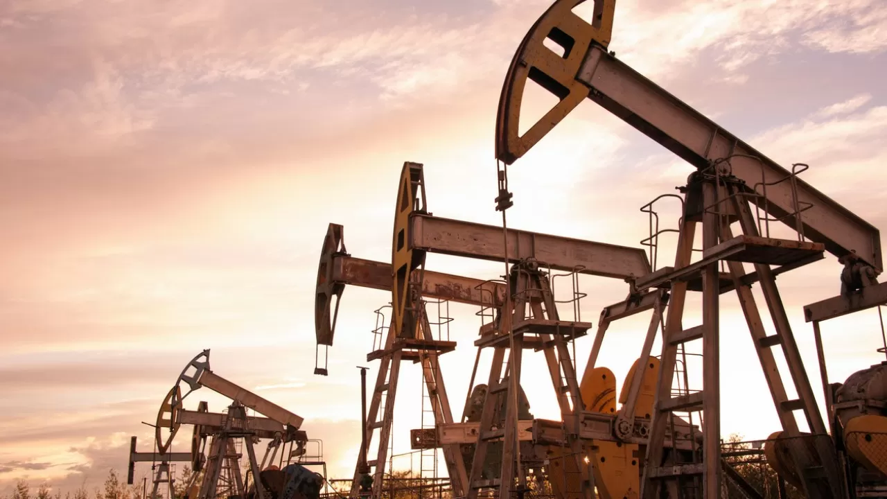 Неопределенность на рынке нефти приводит к волатильности цен