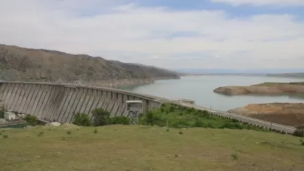 Жапаров подписал закон о совместном с Узбекистаном управлении водохранилищем