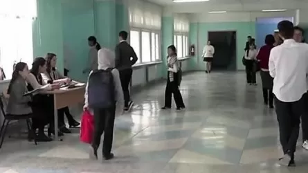Учительскую в коридоре устроили из-за нехватки мест в школе Актау