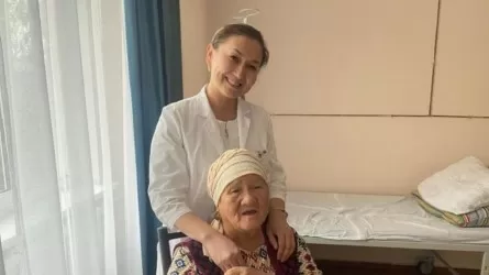 Алматылық дәрігерлер 68 жастағы зейнеткердің көзіне күрделі ота жасады