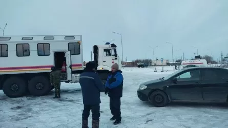 Елордалық құтқарушылар жолда қалған автобус жолаушыларын эвакуациялады