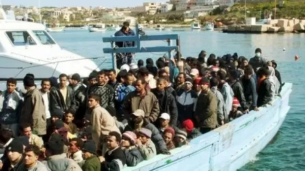 Мигрантам-мужчинам запретили сходить на берег Италии
