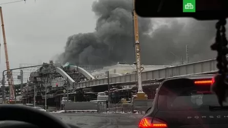 Склад загорелся в центре Москвы, внутри могут находиться люди