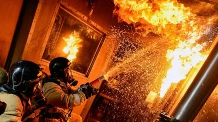 В Астане погиб пожарный: установлена причина возгорания в многоэтажке