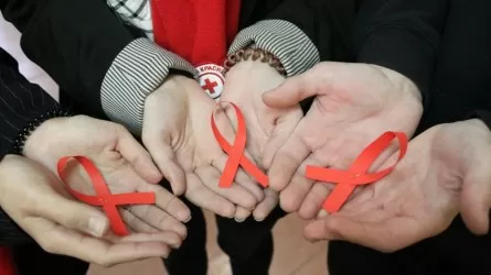 Борьба со СПИД: Алматы присоединился к всемирной акции "Время для равенства"