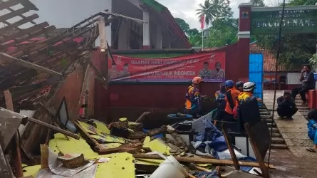 Мощное землетрясение в Индонезии унесло жизни десятков человек