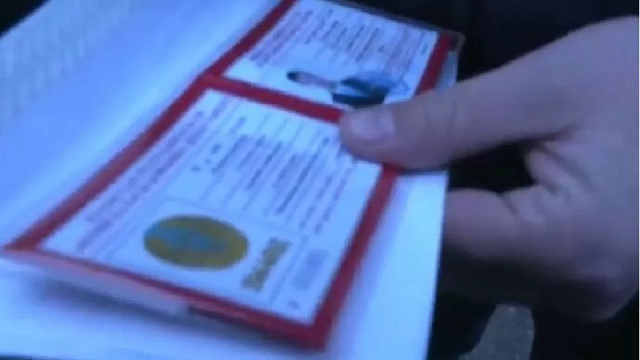 Ақтөбе тұрғыны "Ішкі істер министрлігі қызметкерлерінің" куәлігін сатқан
