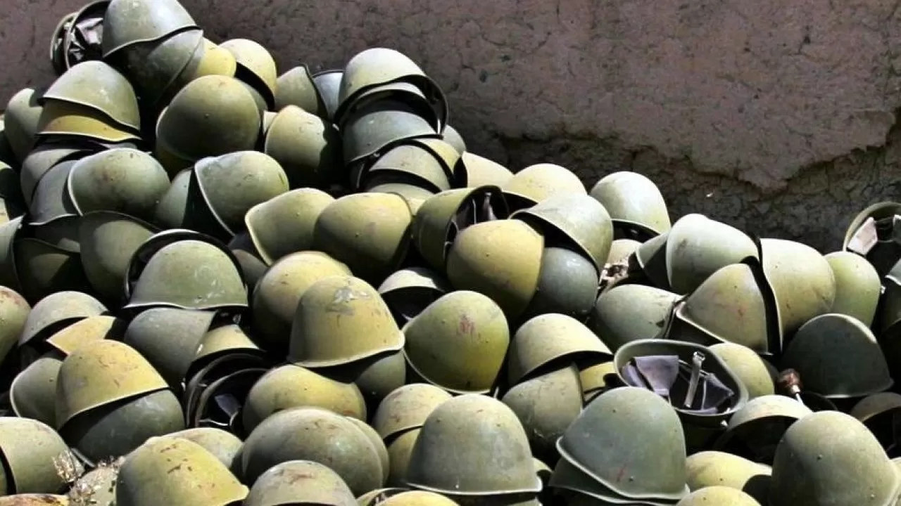 Скандальное видео с военными касками прокомментировали в минобороны