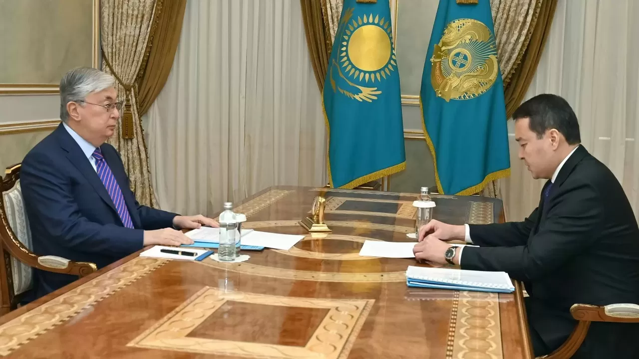 Смайылов Президентке Үкіметтің 2023 жылы атқаратын жұмыстарының негізгі бағыттары туралы баяндады