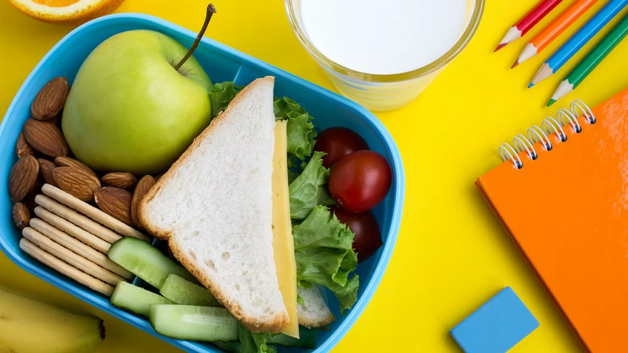 Спецместа выделят в школах РК для питания детей, приносящих еду с собой