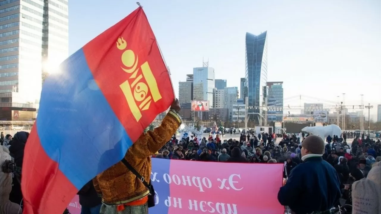 Демократиясы жөнінен дамыған елдер сапындағы Моңғолия неге бүлінді? 