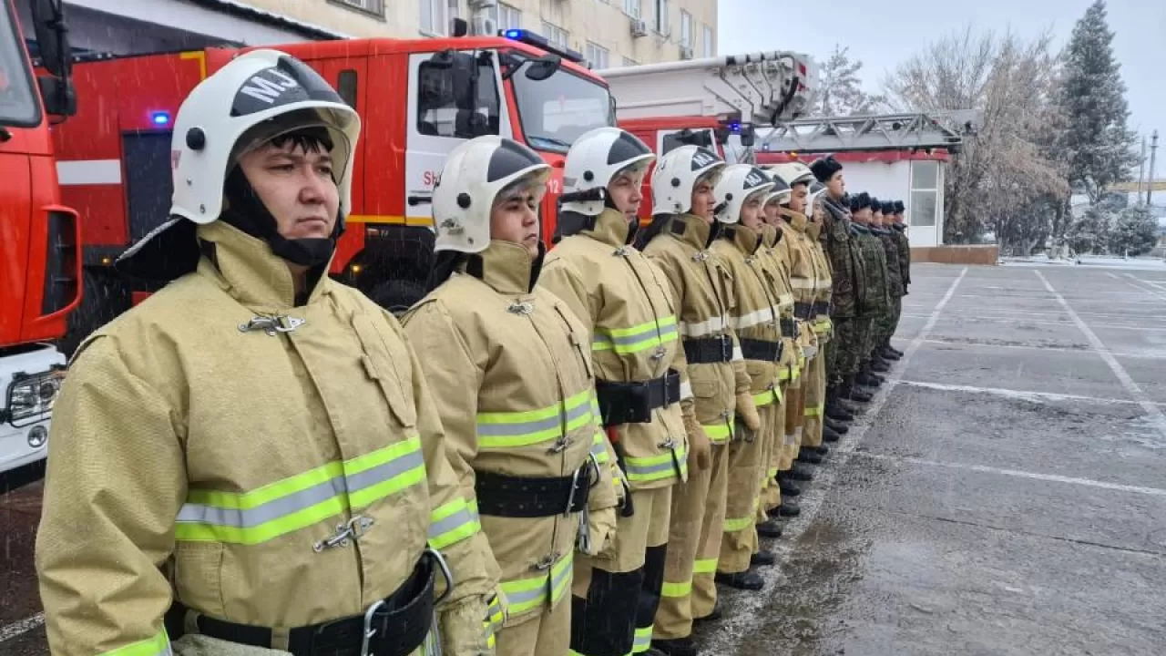 Более 3 тыс. спасателей заступят на дежурство в новогоднюю ночь