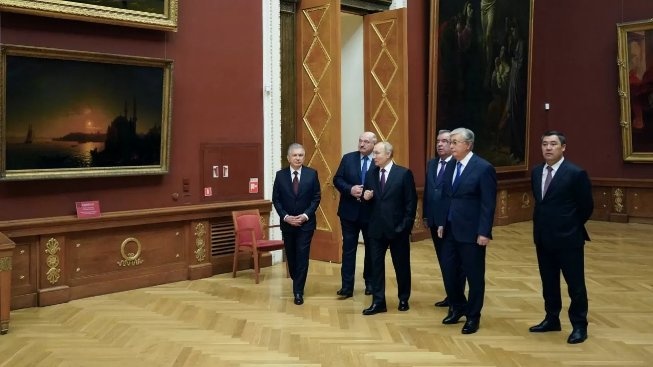 Президент Санкт-Петербург қаласындағы Мемлекеттік орыс музейіне барды