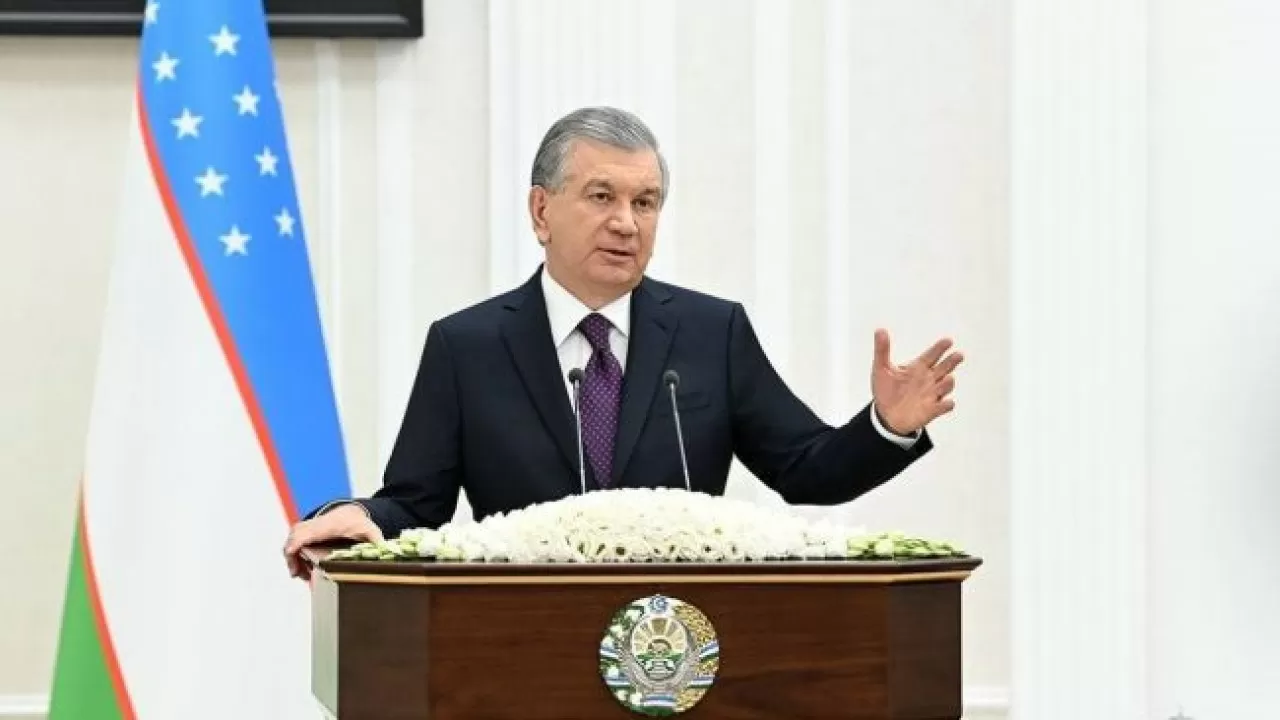 Өзбекстанда мемлекеттік шенеуніктер саны 35 пайызға қысқарады