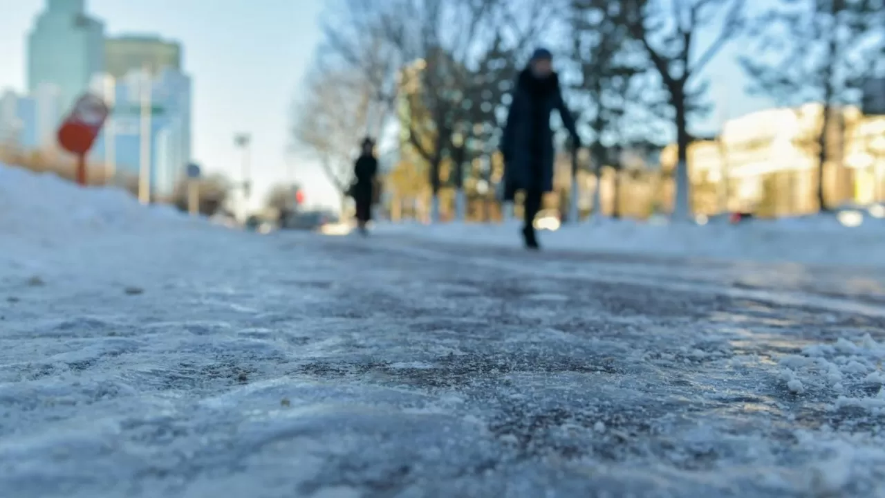 Гололед и усиление ветра обещают синоптики на День независимости