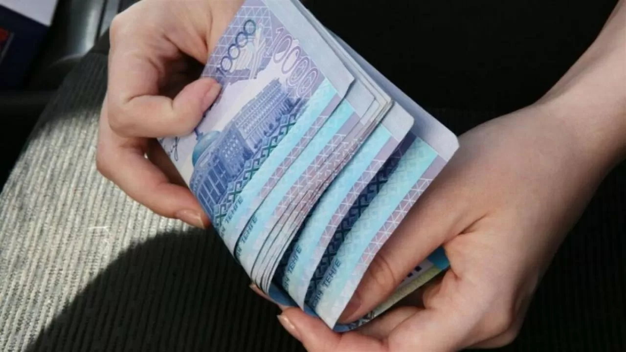 На 8 млн тенге обманула сельчан мошенница в Туркестане