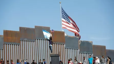 АҚШ Жоғарғы Соты мигранттарға шектеулер қойды