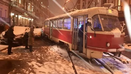 Работа всего наземного электротранспорта остановлена в Киеве  