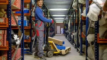 В Казахстане стали чаще продавать в розницу мебель, автозапчасти и одежду