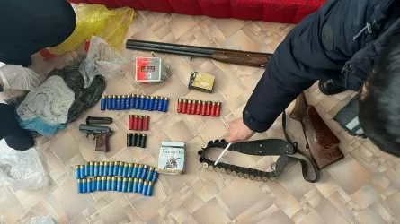 Ружье, пистолет, обрез и наркотики изъяли в Астане и селе в Акмолинской области