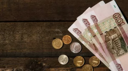 В 2,5 раза упал в Казахстане чистый спрос на рубли