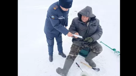 Спасатели проводят рейды в местах зимней рыбалки