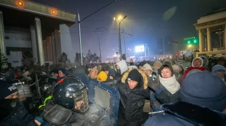 Беспорядки в Монголии: полиция разгоняет протестующих, есть пострадавшие