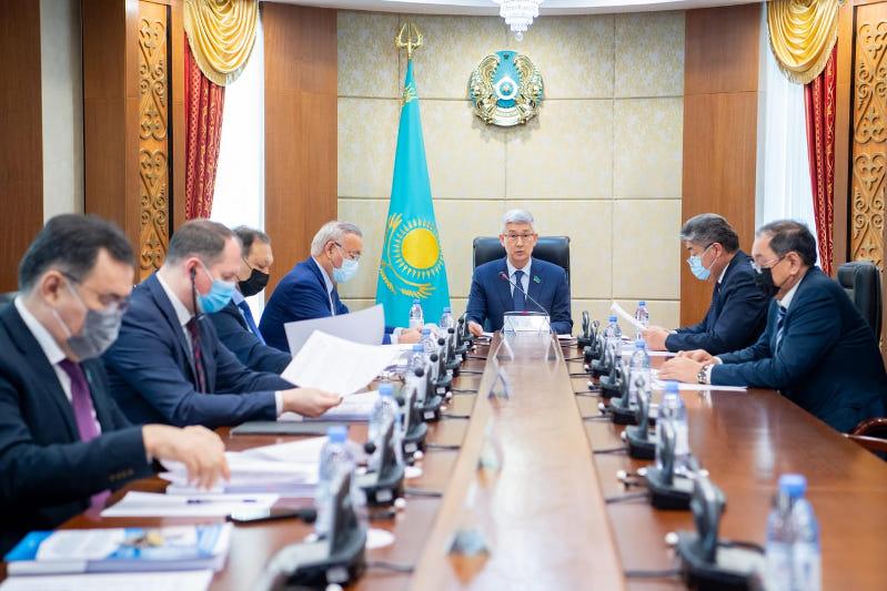 Сенатта елдің сыртқы мемлекеттік қарыздарын тиімді пайдалану мәселелері талқыланды  