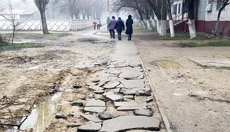 Таразда жаяу жүргіншілер жолы жүруге жарамсыз