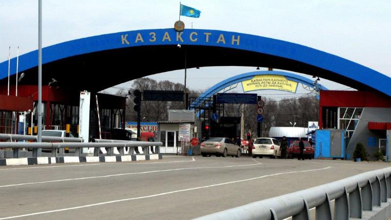 Қырғыз кәсіпкерлері Қазақстанмен шекарадағы тексерістің күшейгеніне наразы 