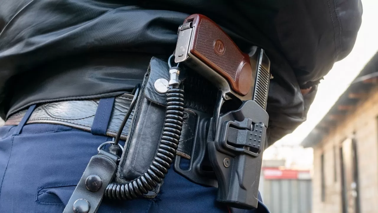 Полицейскими обнаружено и изъято 266 единиц оружия, похищенного во время беспорядков 