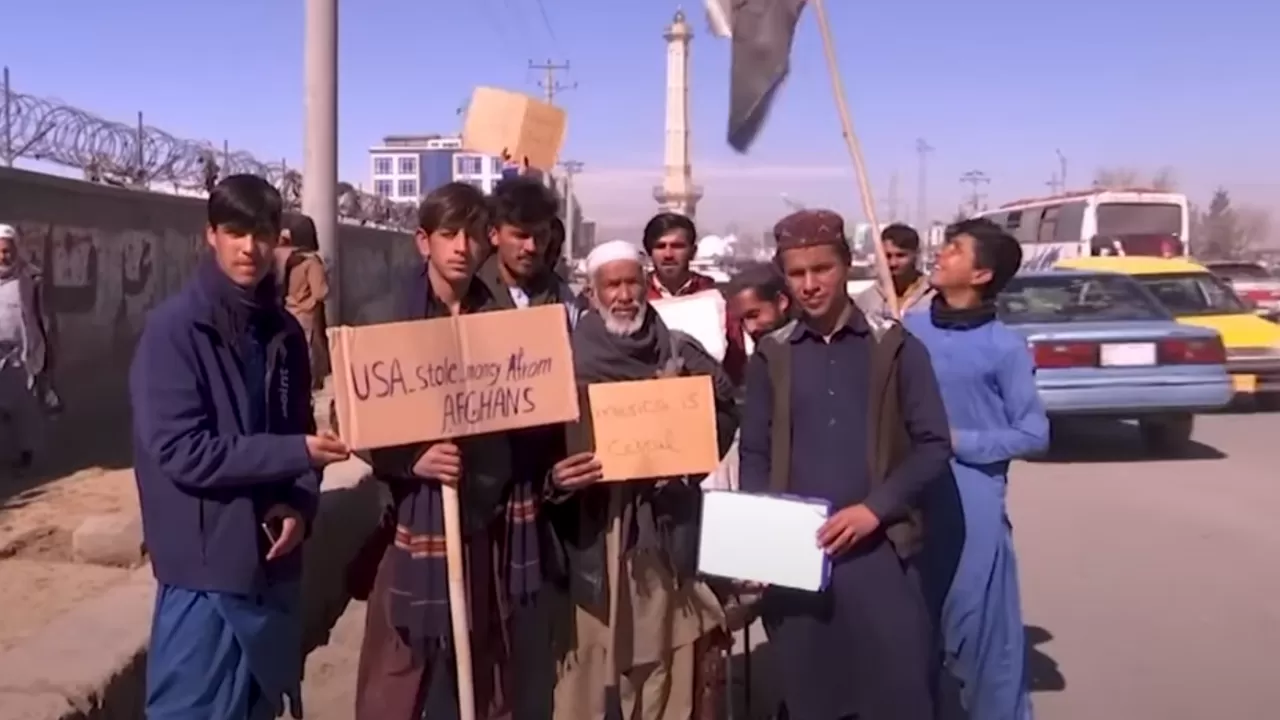 Афганцы просят вернуть деньги в страну
