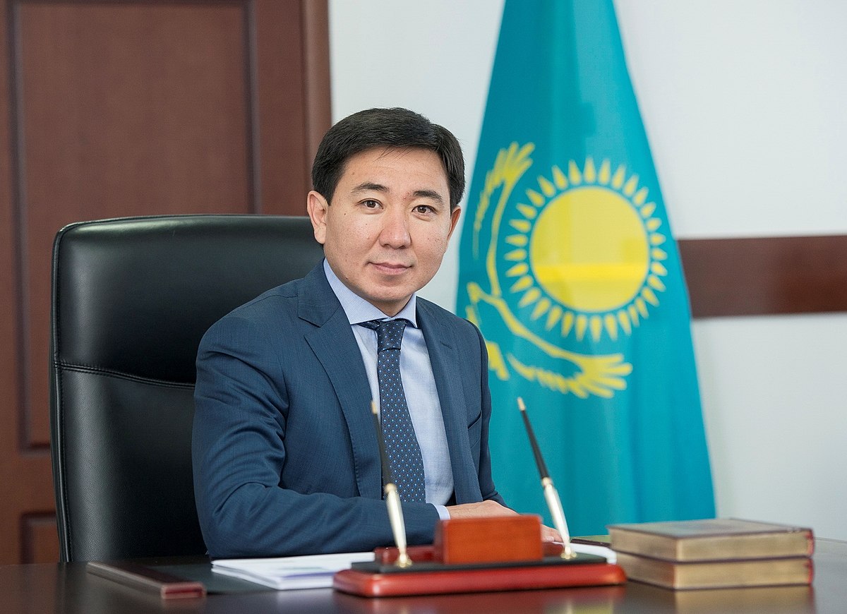Өскемендіктер қала әкімі Жақсылық Омарды сотқа берді 