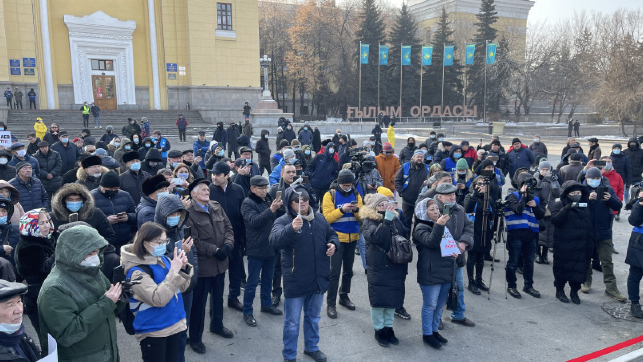 В Алматы проходит митинг против нового акима