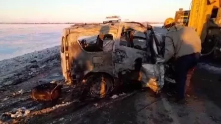 Трое детей сгорели в авто после столкновения с грузовиком близ Актобе