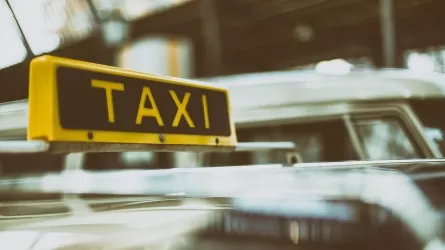 Пьяный полицейский заплатил за такси 200 000 тенге в Шымкенте